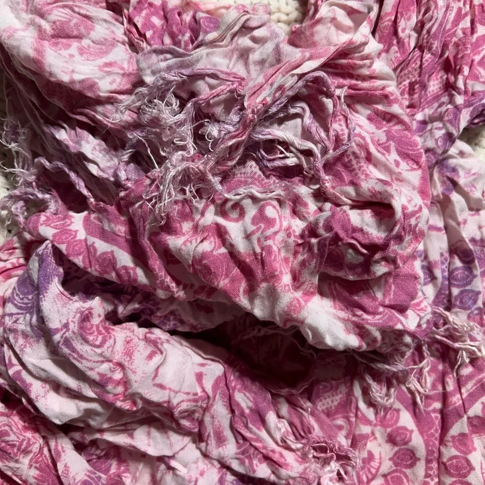 Liz Claiborne Pink and White Fringe Scarf